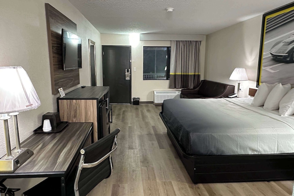 Super 8 by Wyndham Kannapolis 14/33
