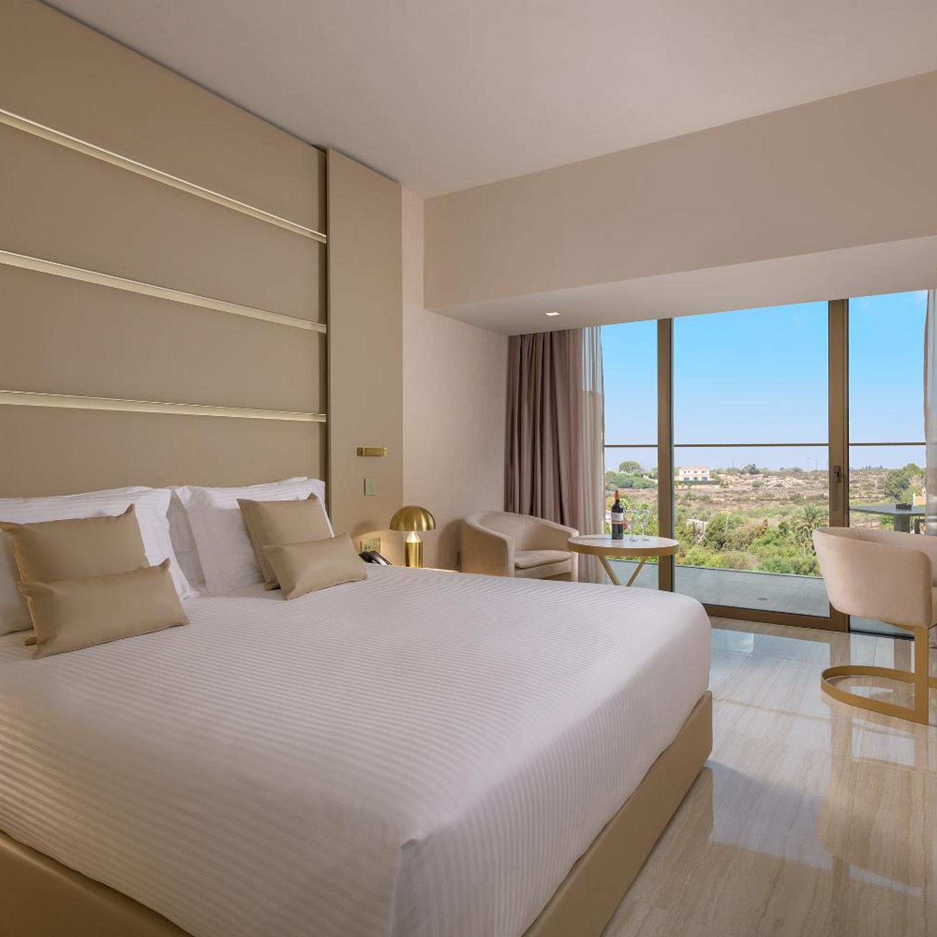 Deluxe, King Bed, Inland View