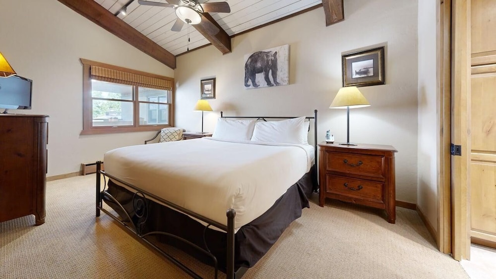 2 Bedrooms, Condo, Three Suites