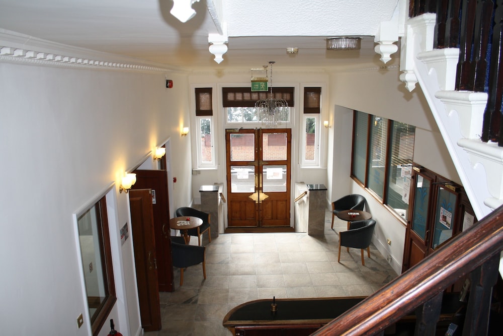 Uno Thames Hotel 7/50