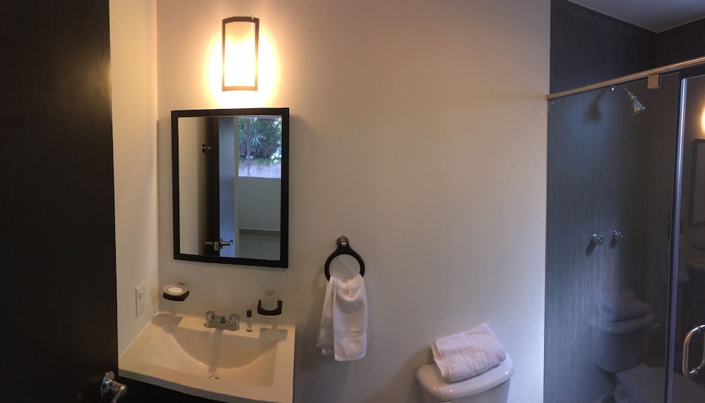 1 BEDROOM, BUSINESS, APARTMENT