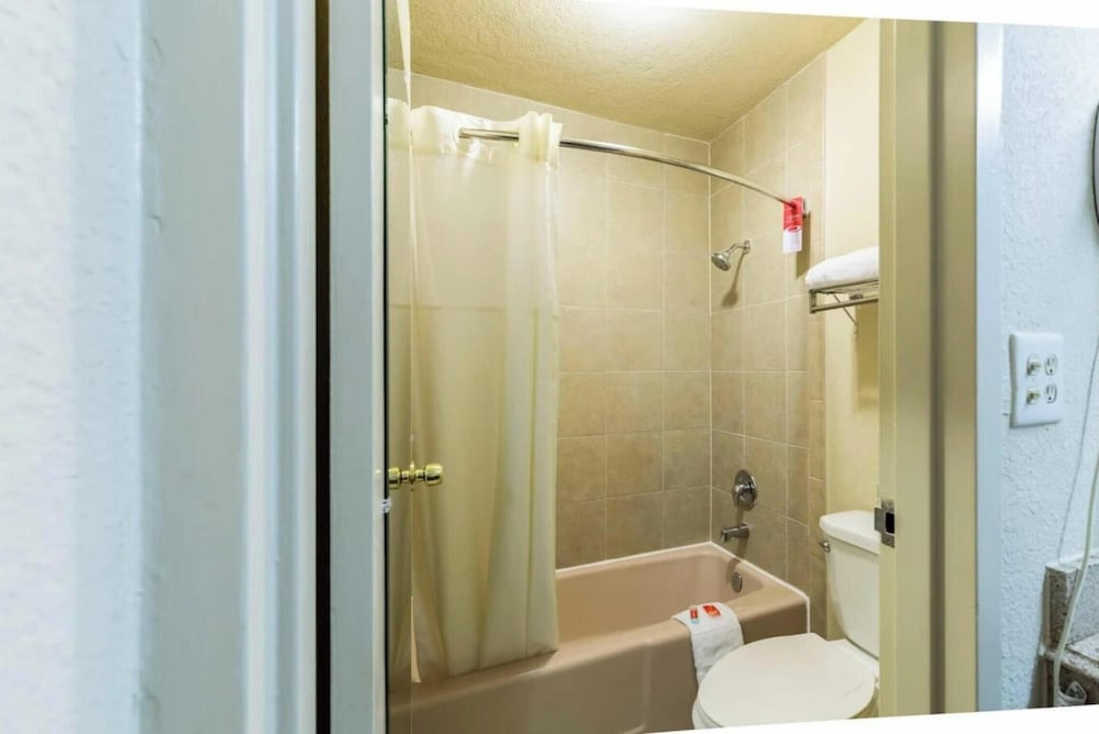 Regency Inn & Suites Houston East I 10 51/52