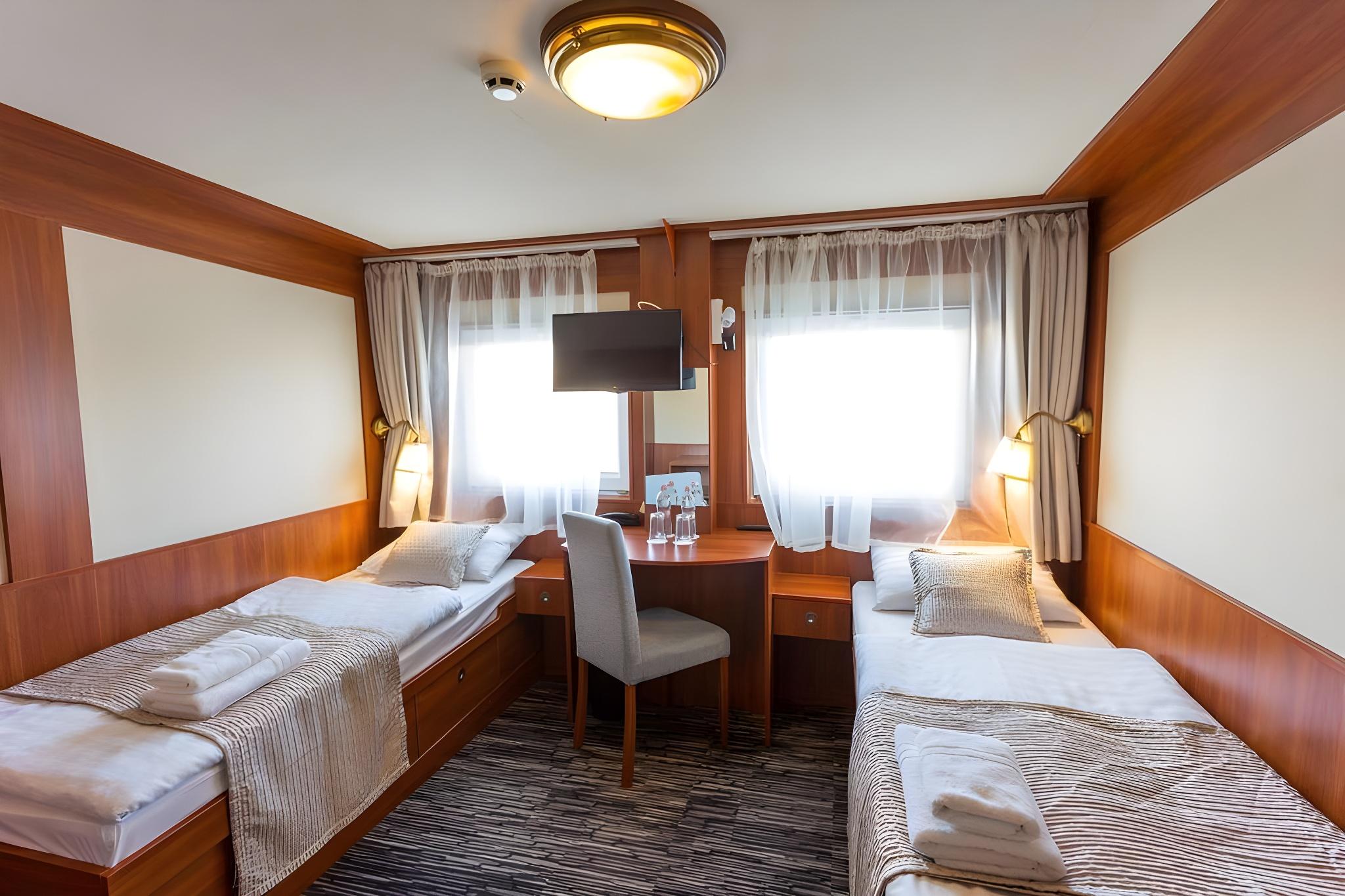Boat, Cabin, Twin Beds, River View
