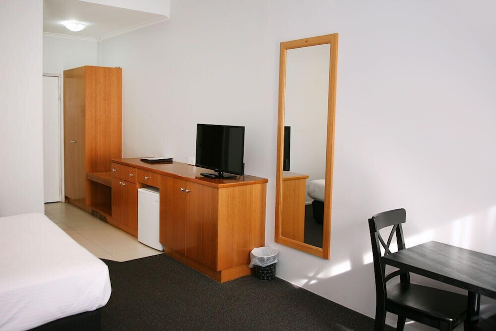 Footscray Motor Inn And Serviced Apartments 38/42