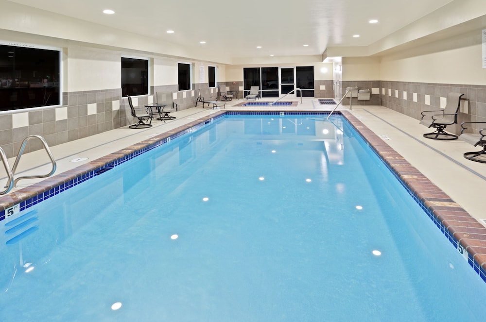 Holiday Inn Express Hotel and Suites Chehalis-Centralia 32/67