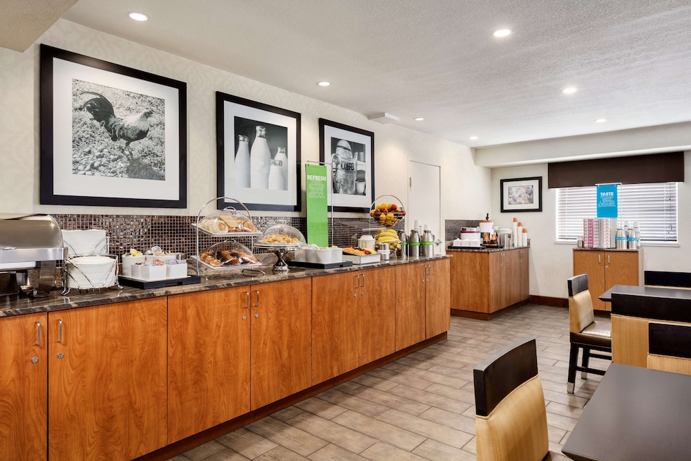Hampton Inn Portland-Clackamas 9/39