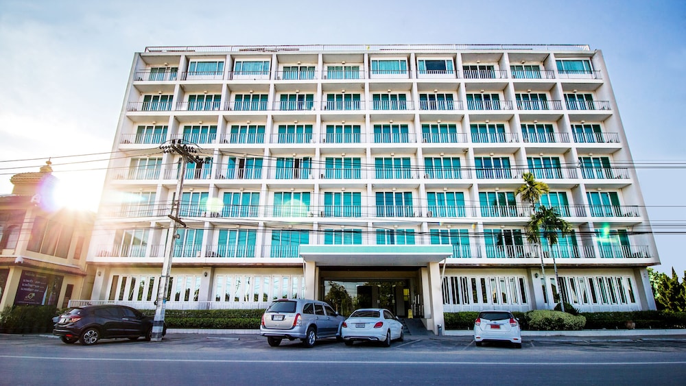 B2 Premier Hotel & Resort 4/44