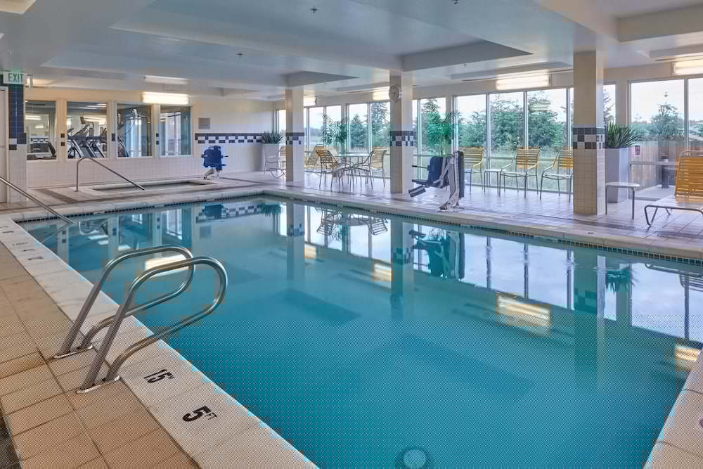 Fairfield Inn Suites By Marriott Burlington 5/32