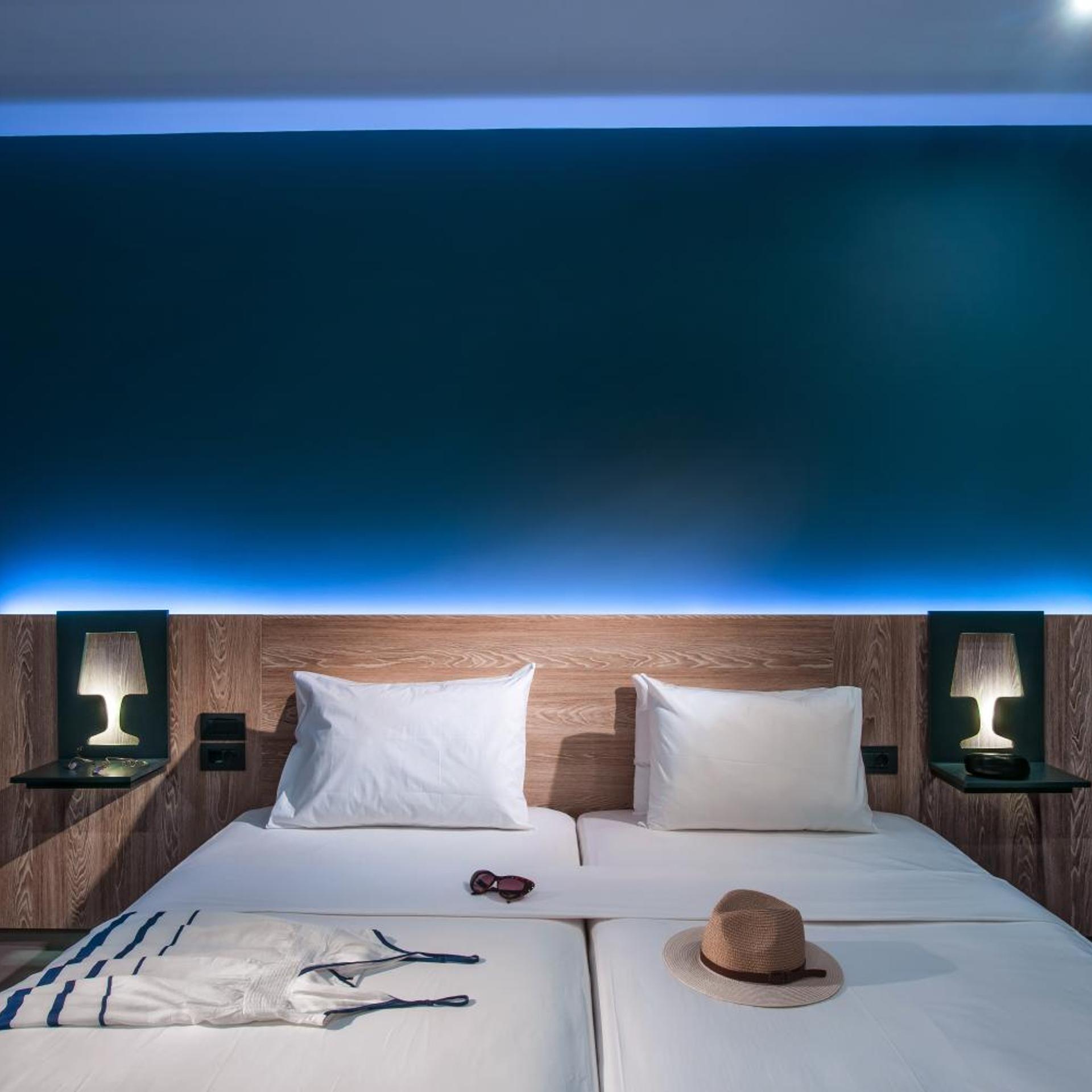 Urban, Outdoor Jetted Tub، Enorme Infinity Beach 6/8