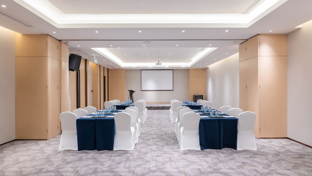 Holiday Inn Chongqing Guanyinqiao 42/50