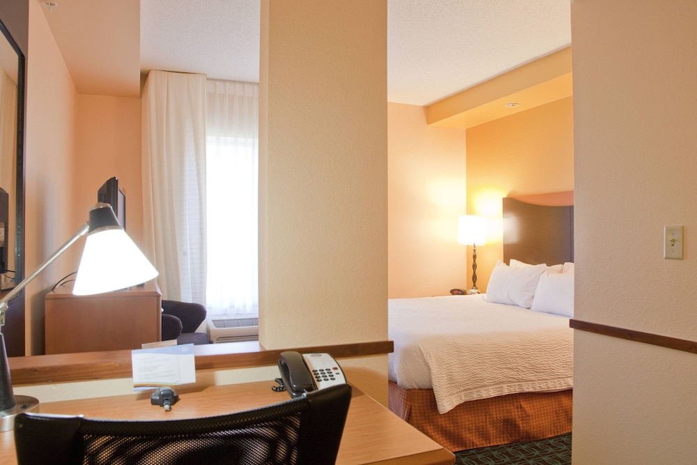 Fairfield Inn And Suites Bedford 9/36
