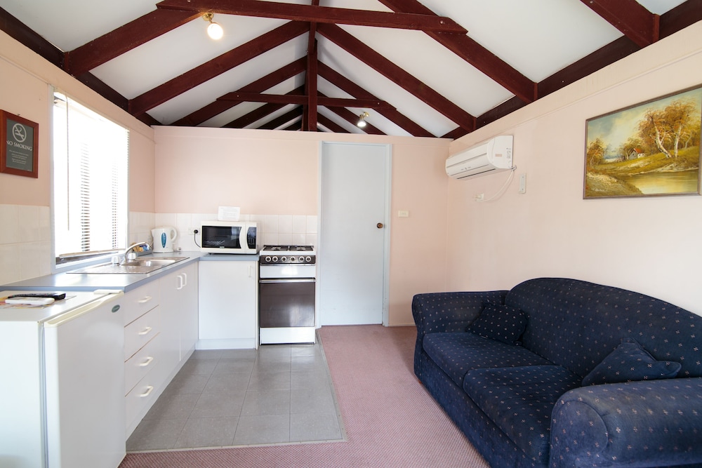 Nepean Shores Riverside Resort & Conference Centre 29/45