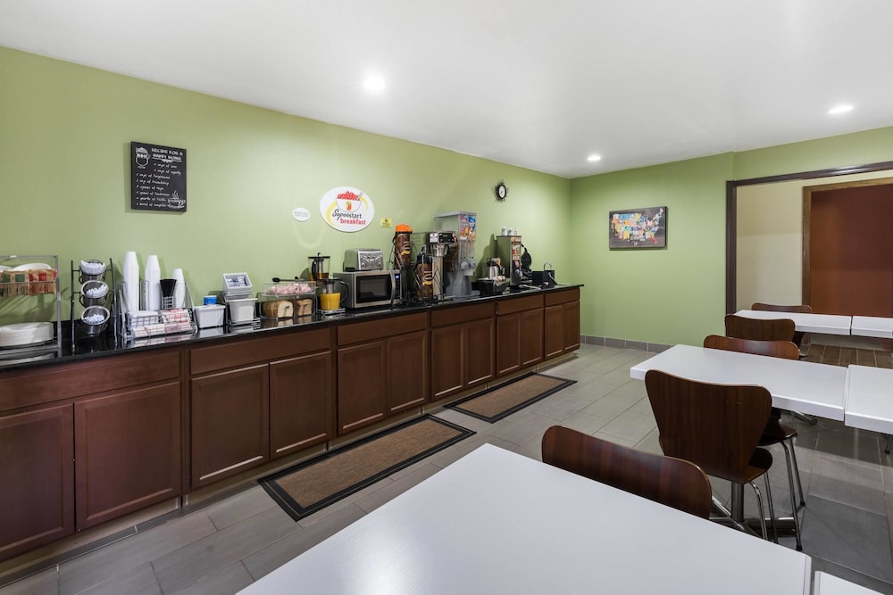 Super 8 by Wyndham Munfordville KY 21/27