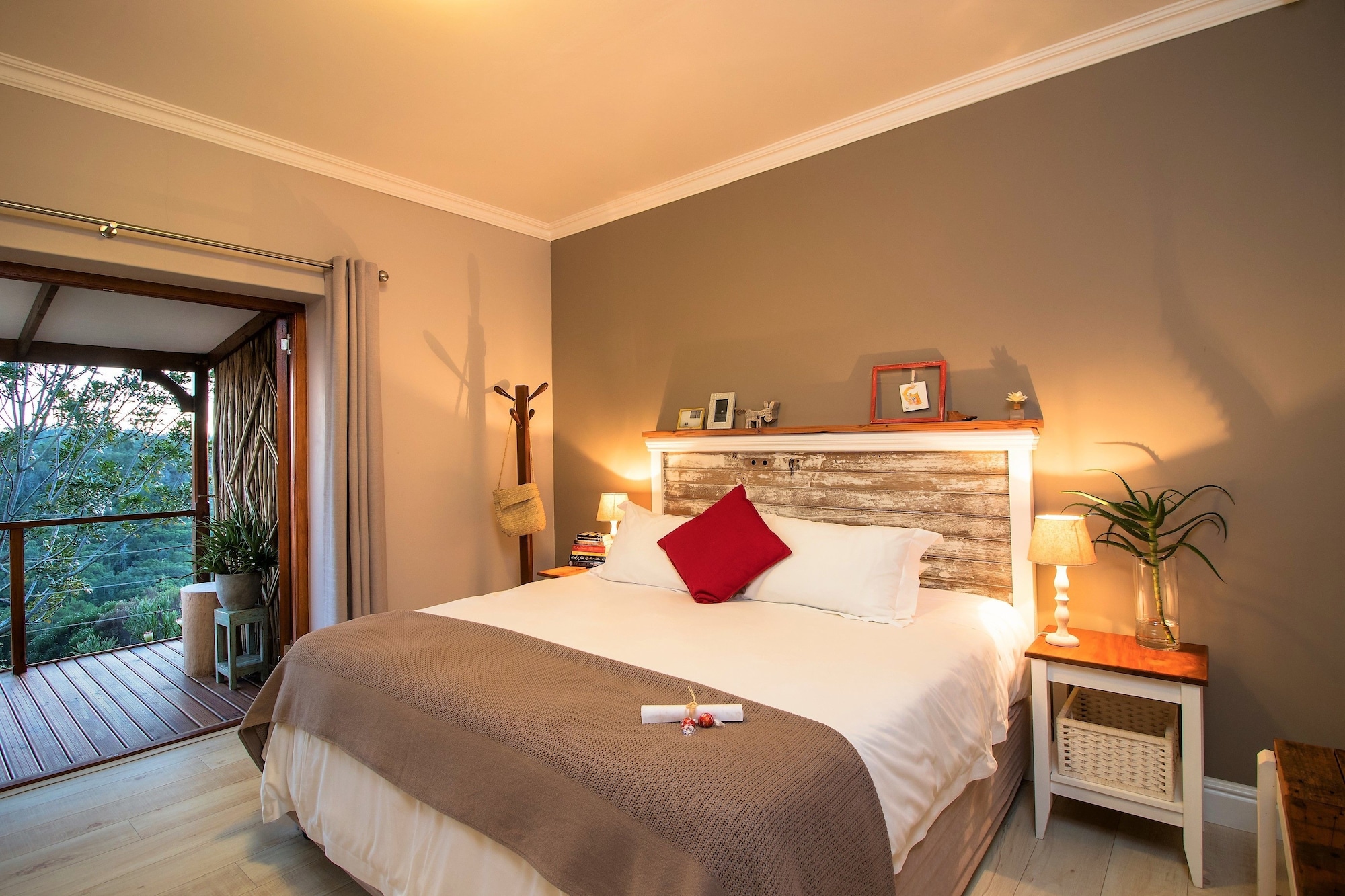 2 BEDROOMS, FAMILY SUITE
