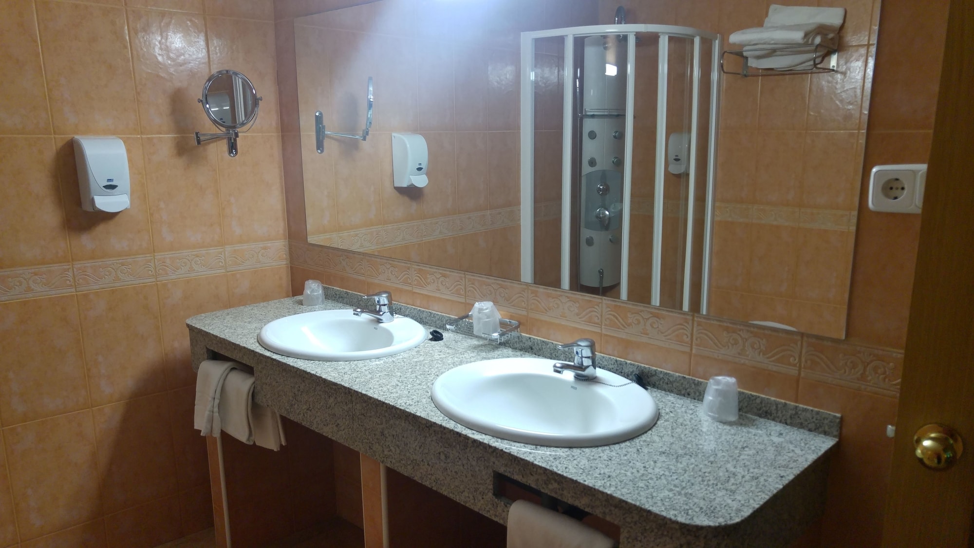 غرفة سوبيريور بسرير كينج، Hotel Cabanas 3/6