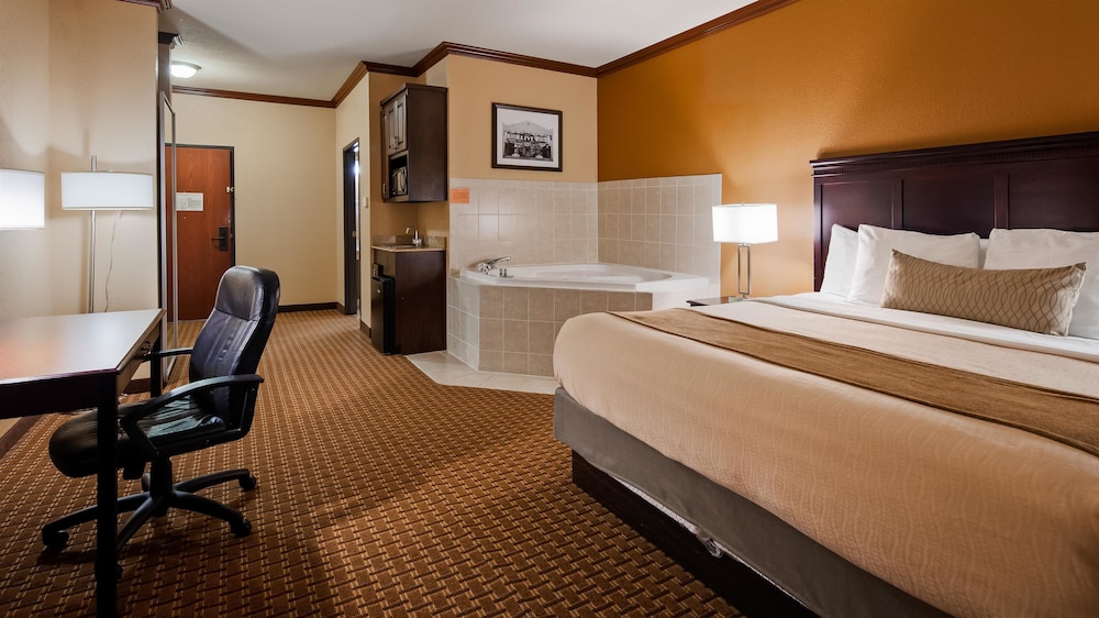 Best Western Granbury Inn & Suites 18/36