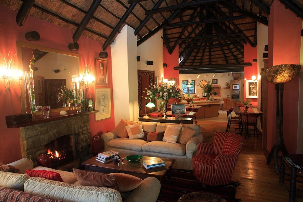 Moontide Guest Lodge 24/36