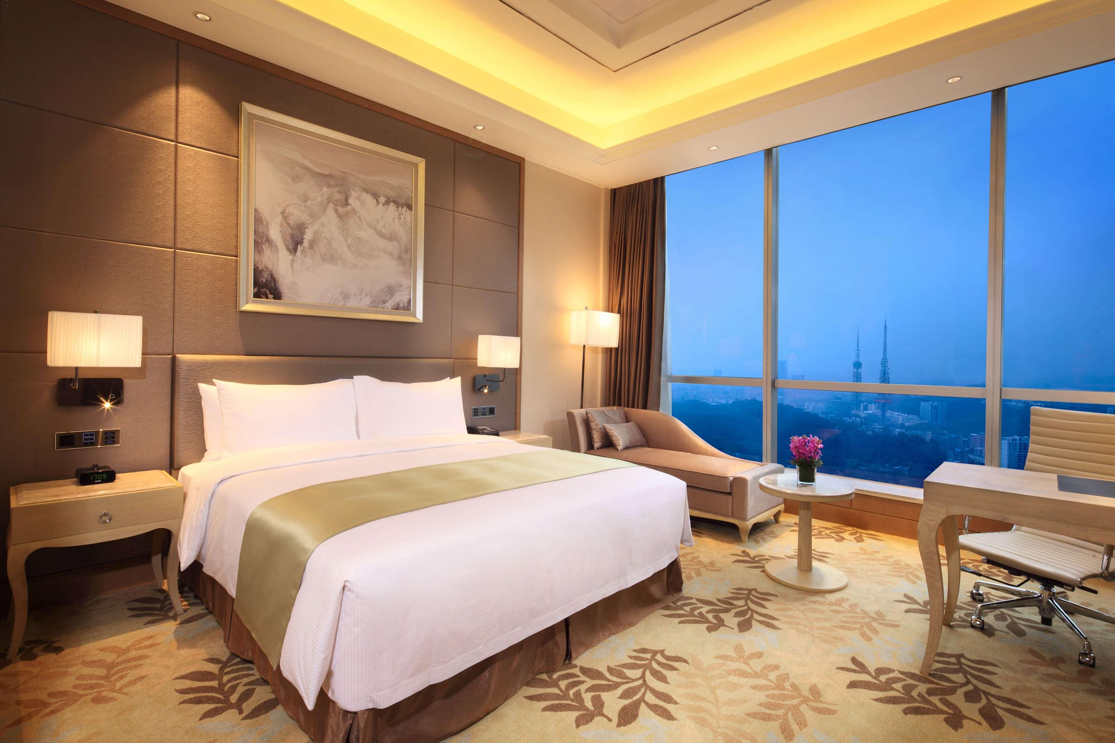 EXECUTIVE, KING BED, LOUNGE ACCESS