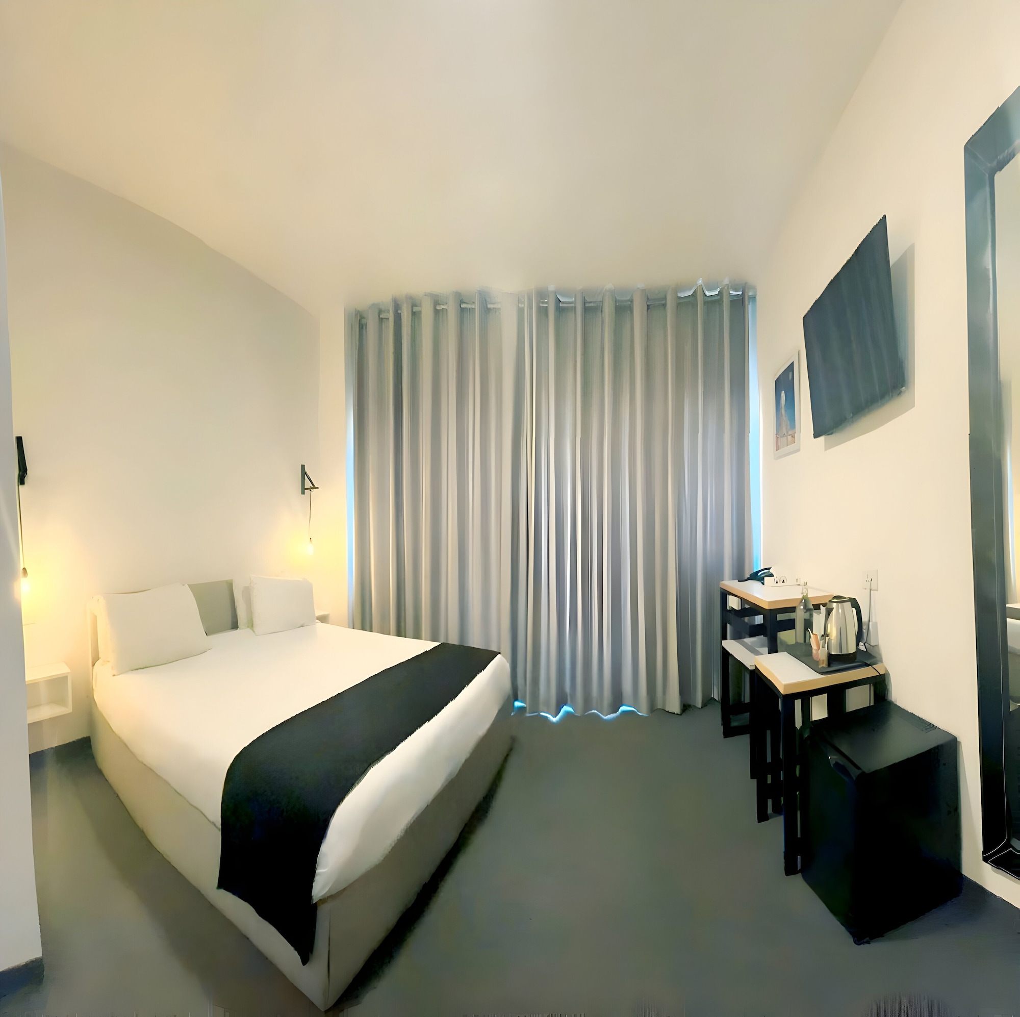 DELUXE, DOUBLE BED
