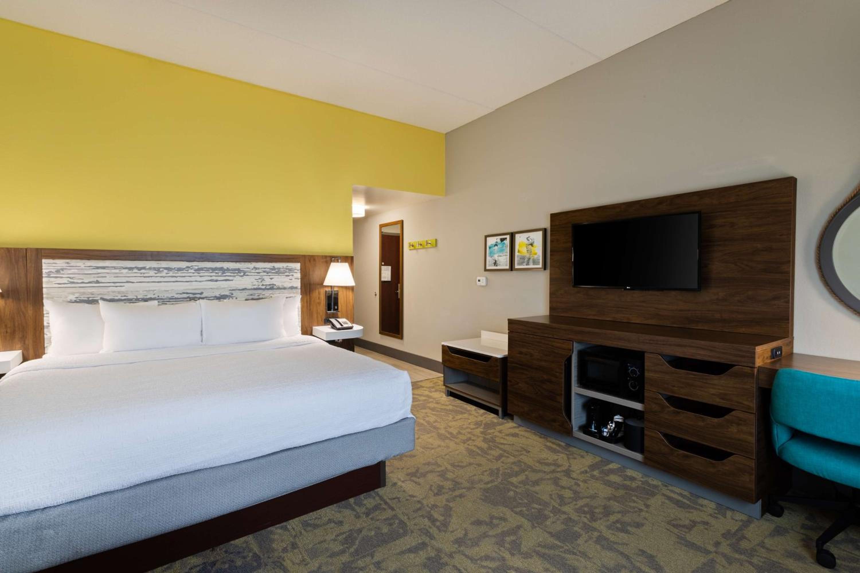 ROOM, KING BED