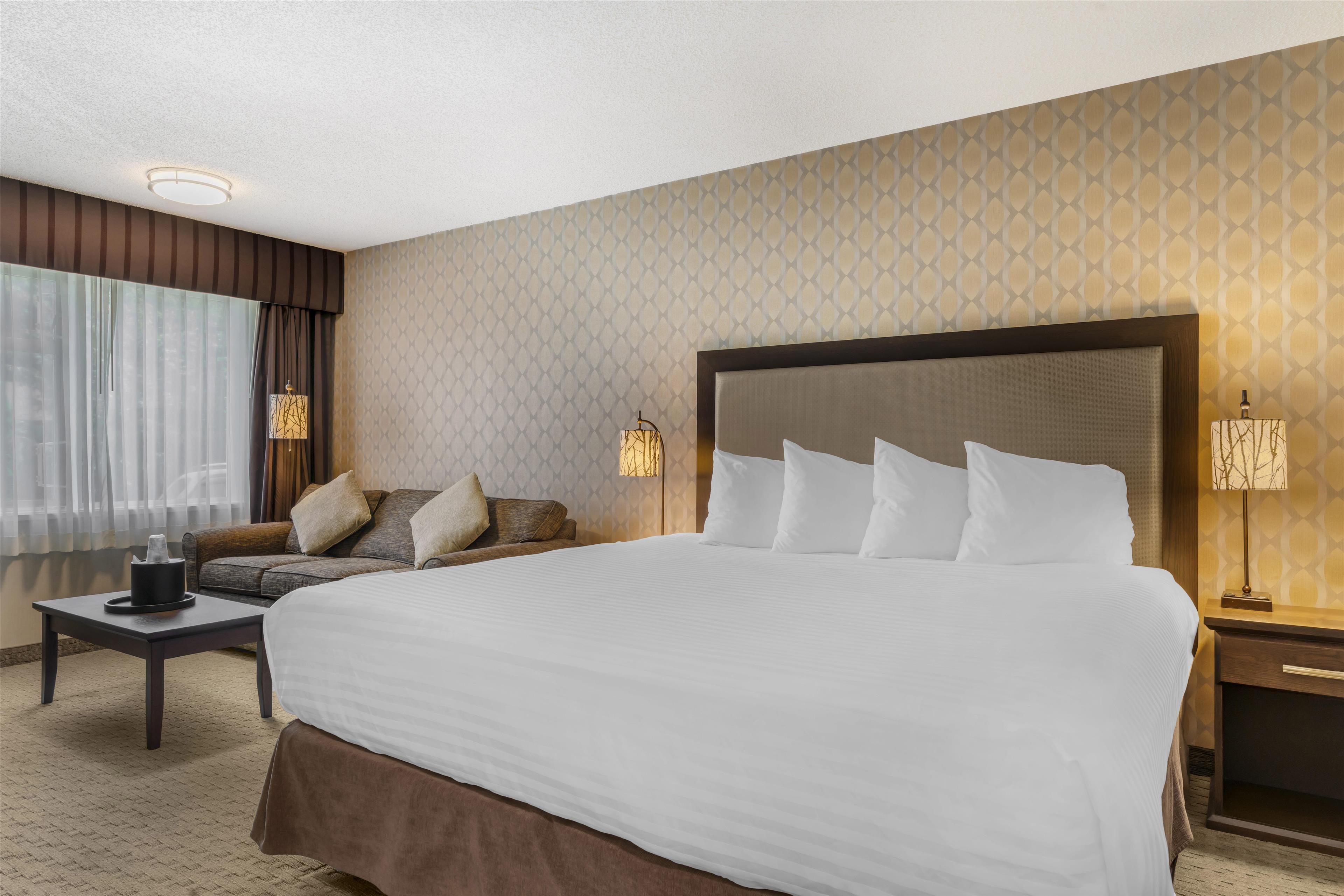 غرفة تنفيذية بسرير كينج، Best Western Plus Country Meadows Inn 2/6