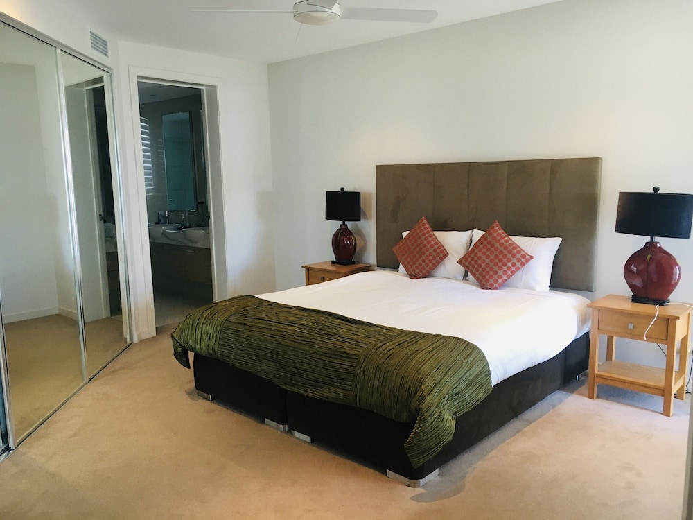 Grand Mercure Allegra Hervey Bay 17/74