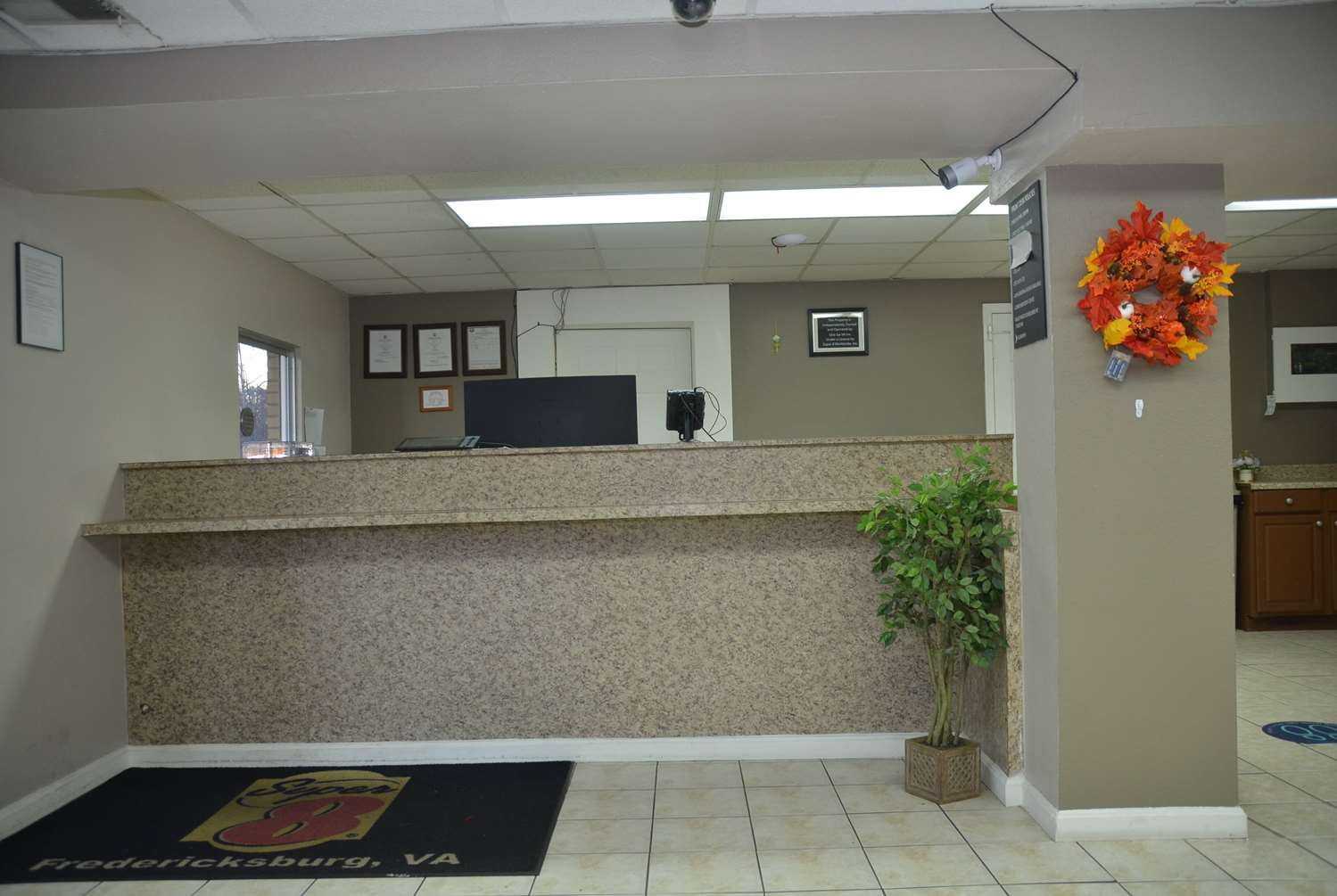 Super 8 By Wyndham Fredericksburg 5/28