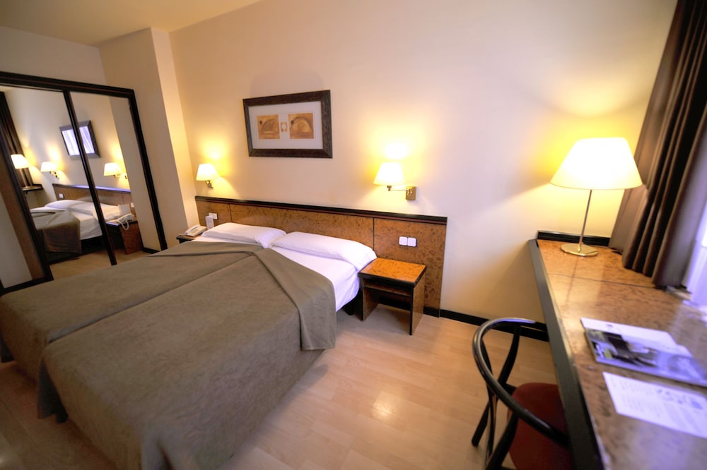Glories Hotel 26/66
