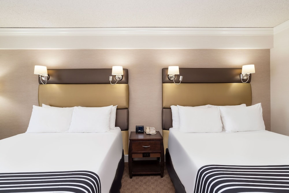 Sandman Signature Vancouver Airport Hotel 18/77