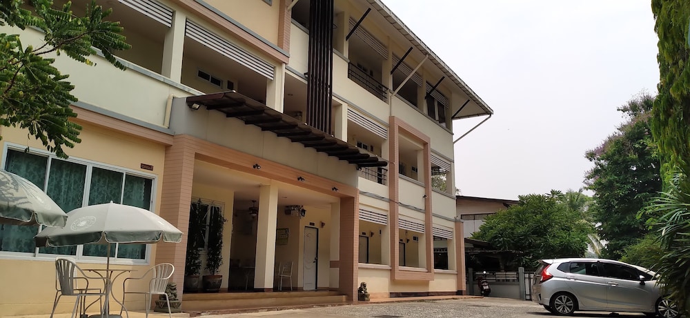 Santipran Place 53/55