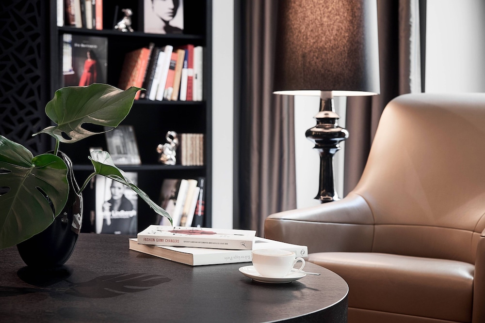 Roomers Berlin, Autograph Collection 7/42
