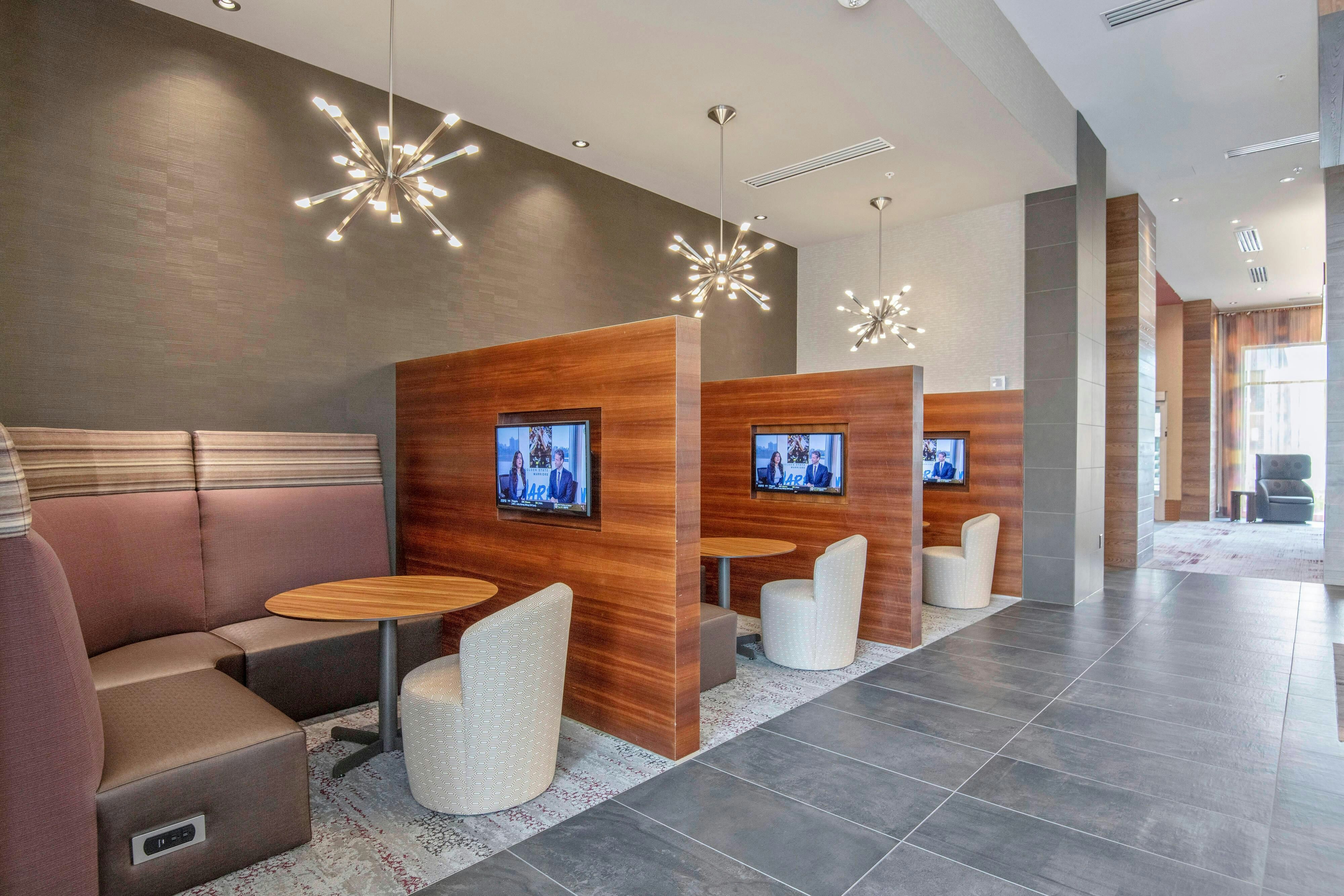 Courtyard By Marriott Raleigh Cary/Parkside Town Commons 9/52