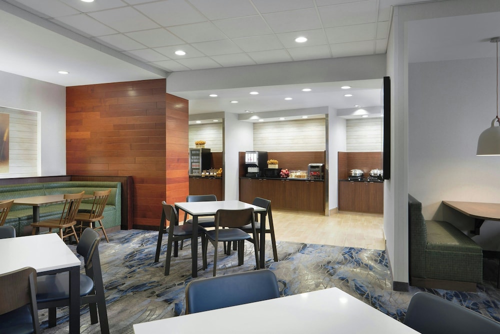 Fairfield Inn & Suites Niagara Falls 35/46
