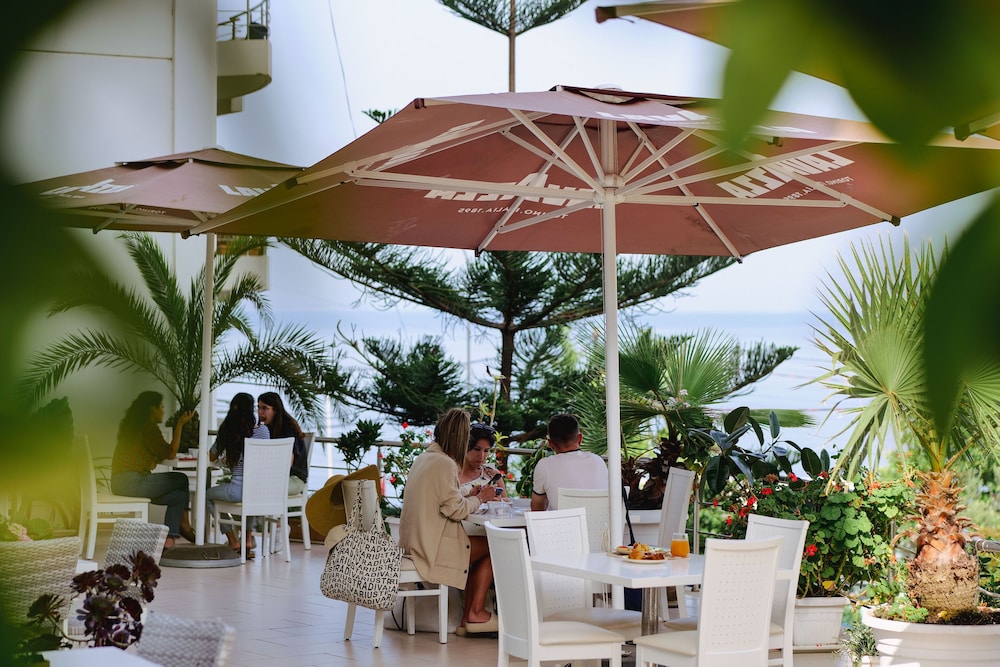 Hotel Oasis 35/50