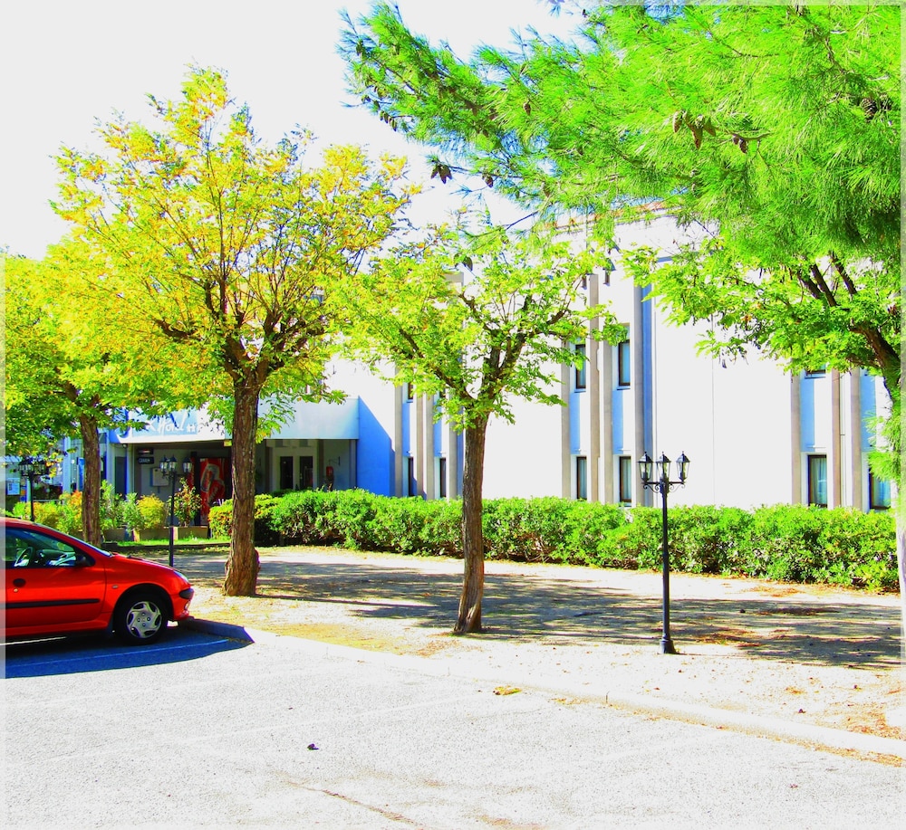 Aix Hotel 36/50