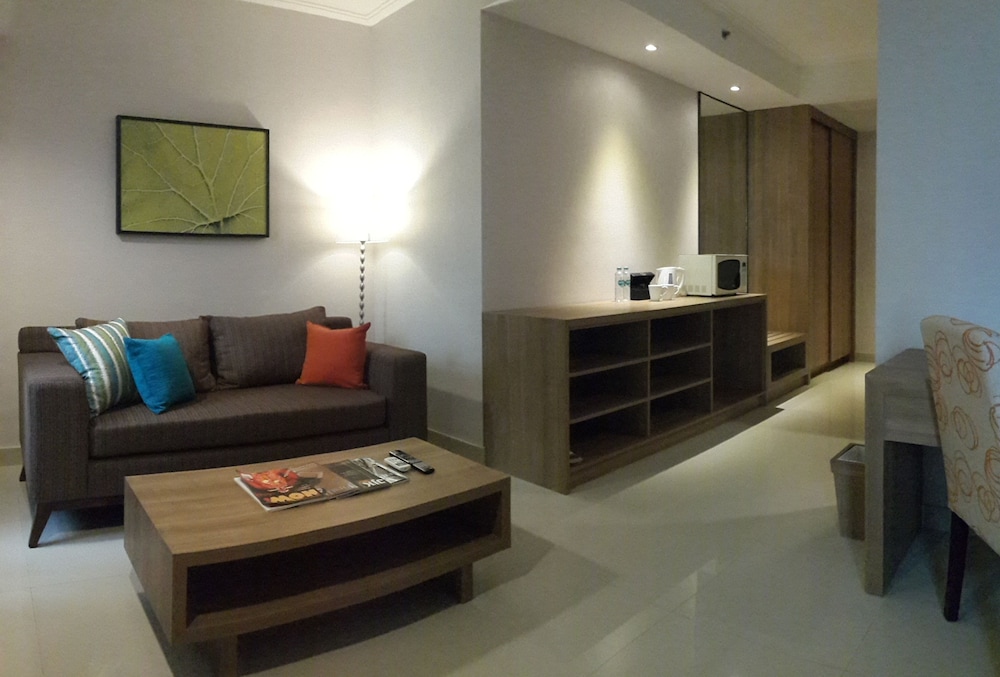 Grand Tropic Suites Jakarta 36/64