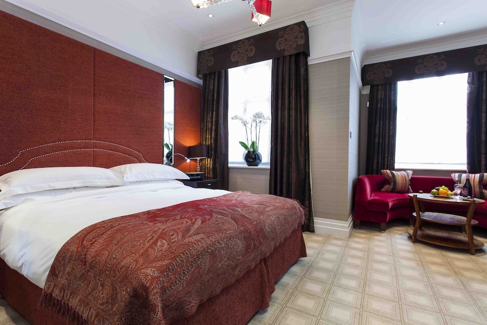 DELUXE, KING BED