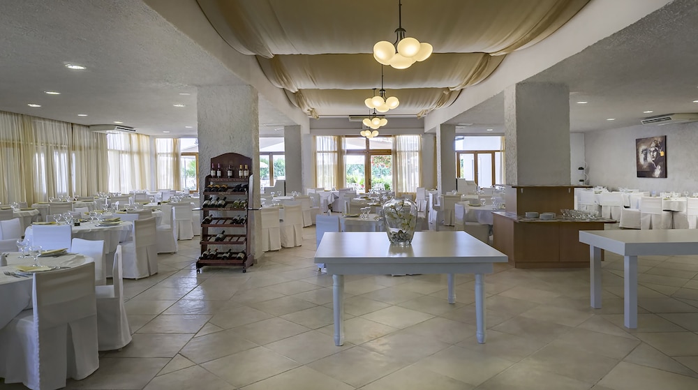 The Grove Seaside Hotel 49/66