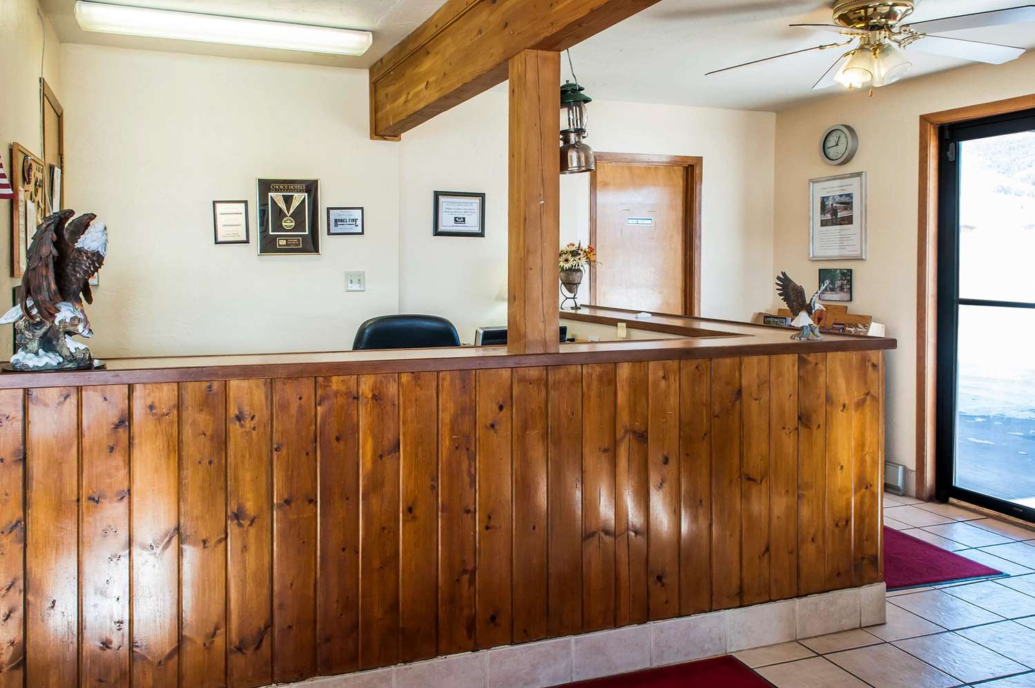 Econo Lodge Eagle Nest 6/25