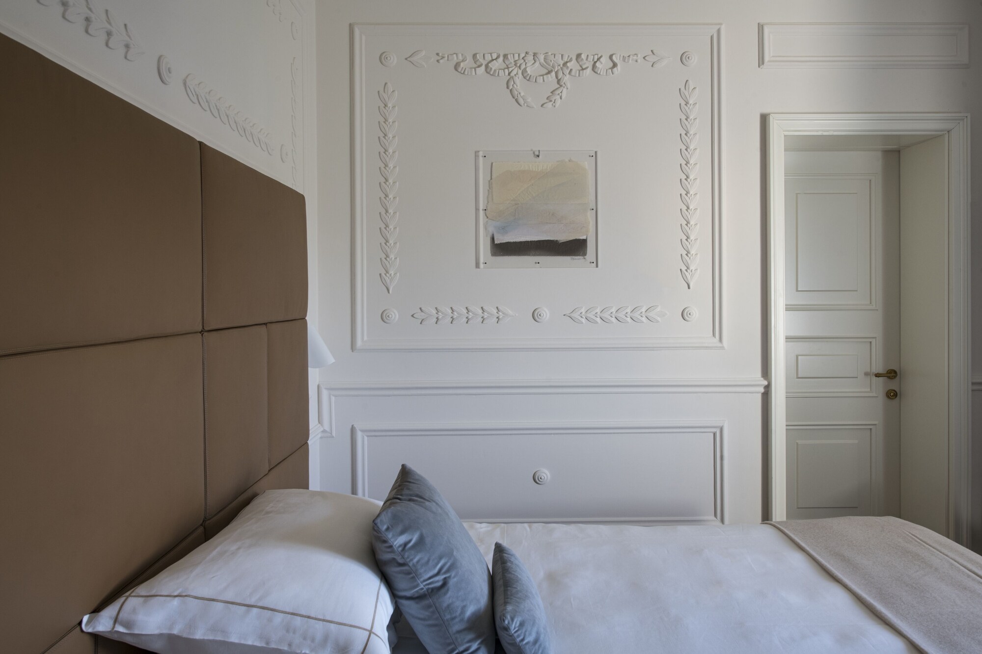 DELUXE, SINGLE, DOUBLE BED, PRIVATE BATHROOM