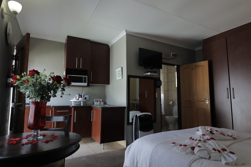 Ledumo Lodge 14/32