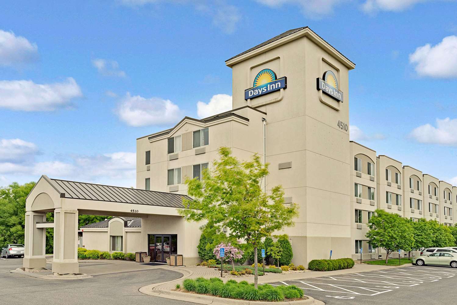 Days Inn by Wyndham Eagan Minnesota Near Mall of America 21/26