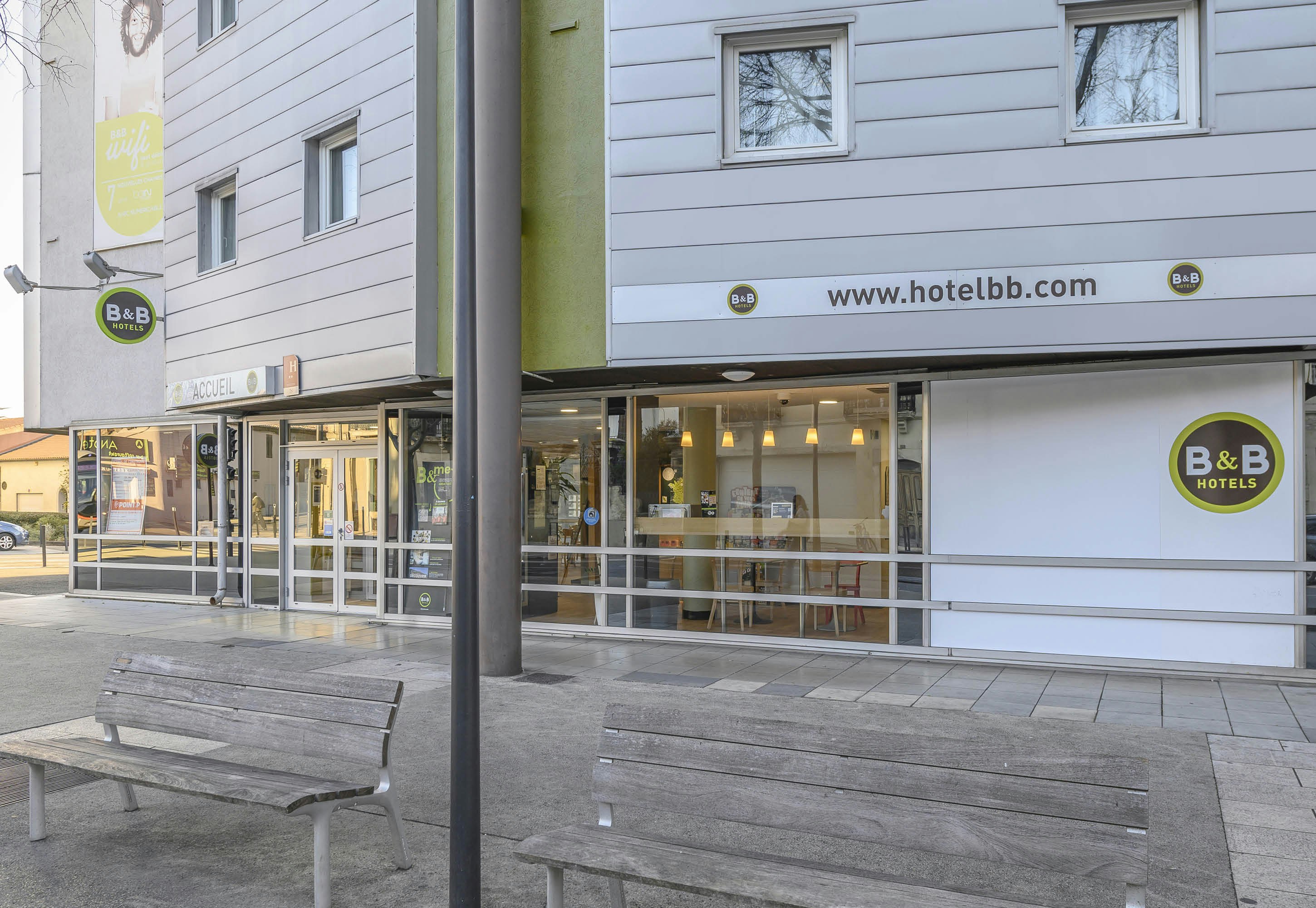 B&B HOTEL Nimes Centre Arenes