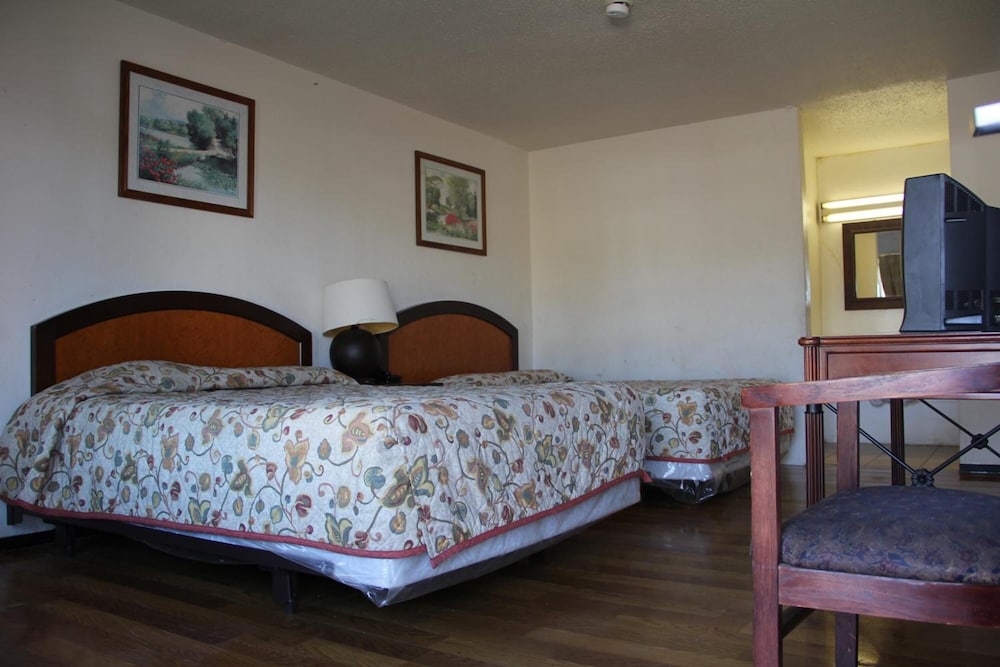LoneStar Inn & Suites 22/51
