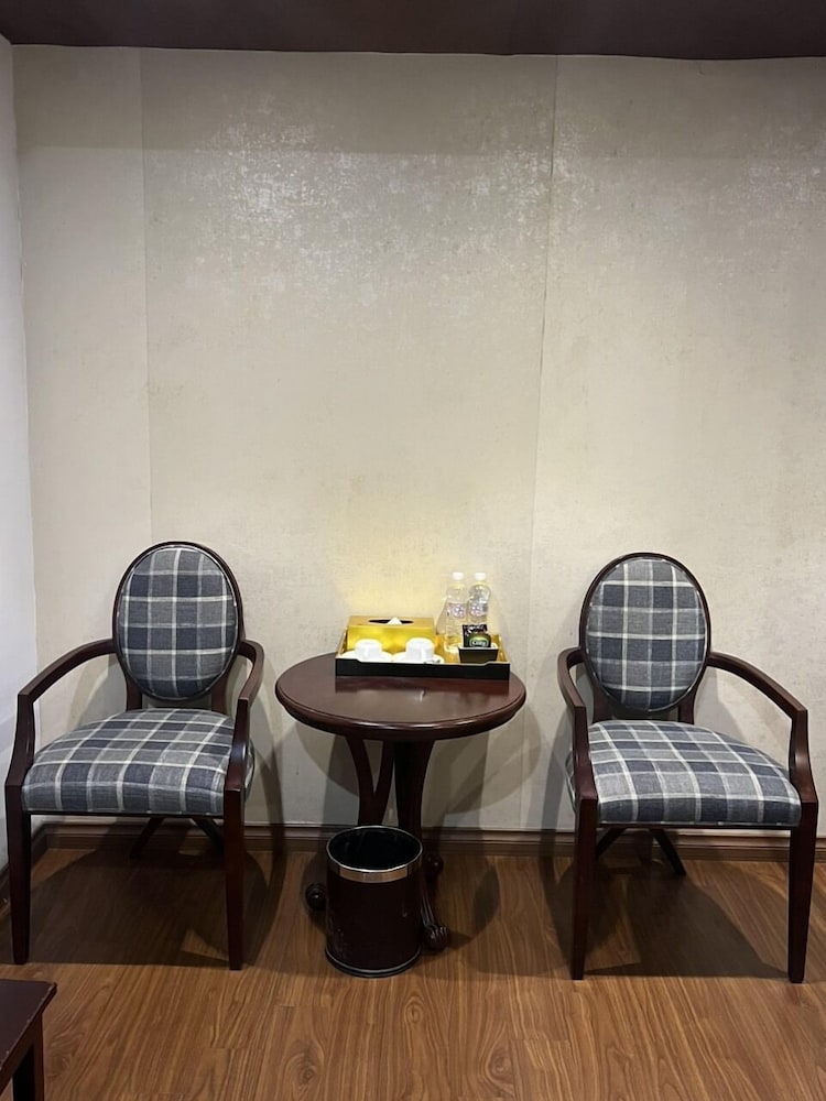 Skylark Boutique Hotel 40/50