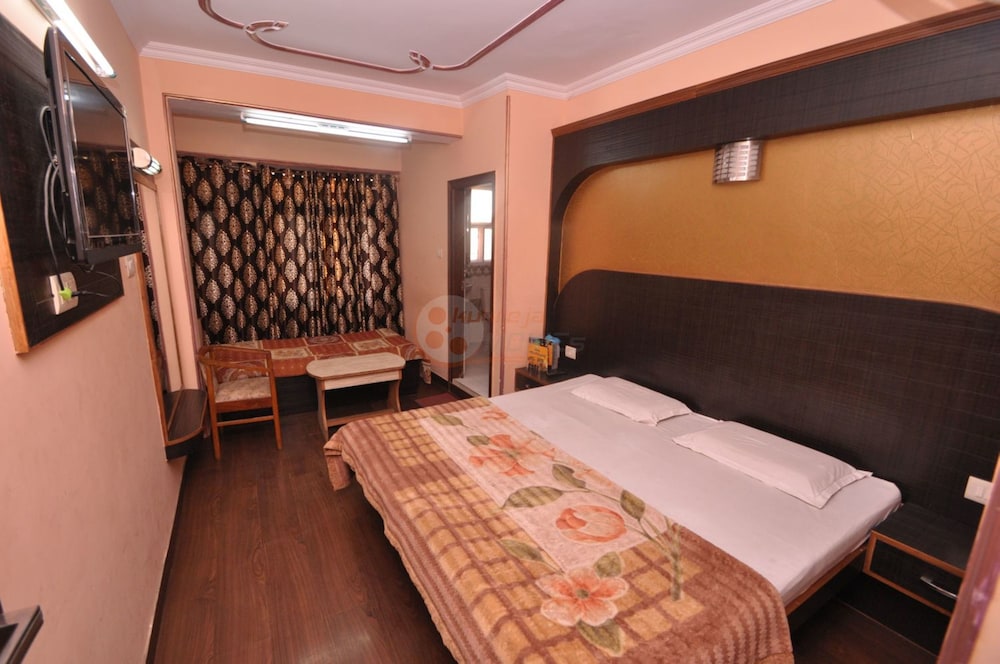 Hotel Sidharth Regency 8/34