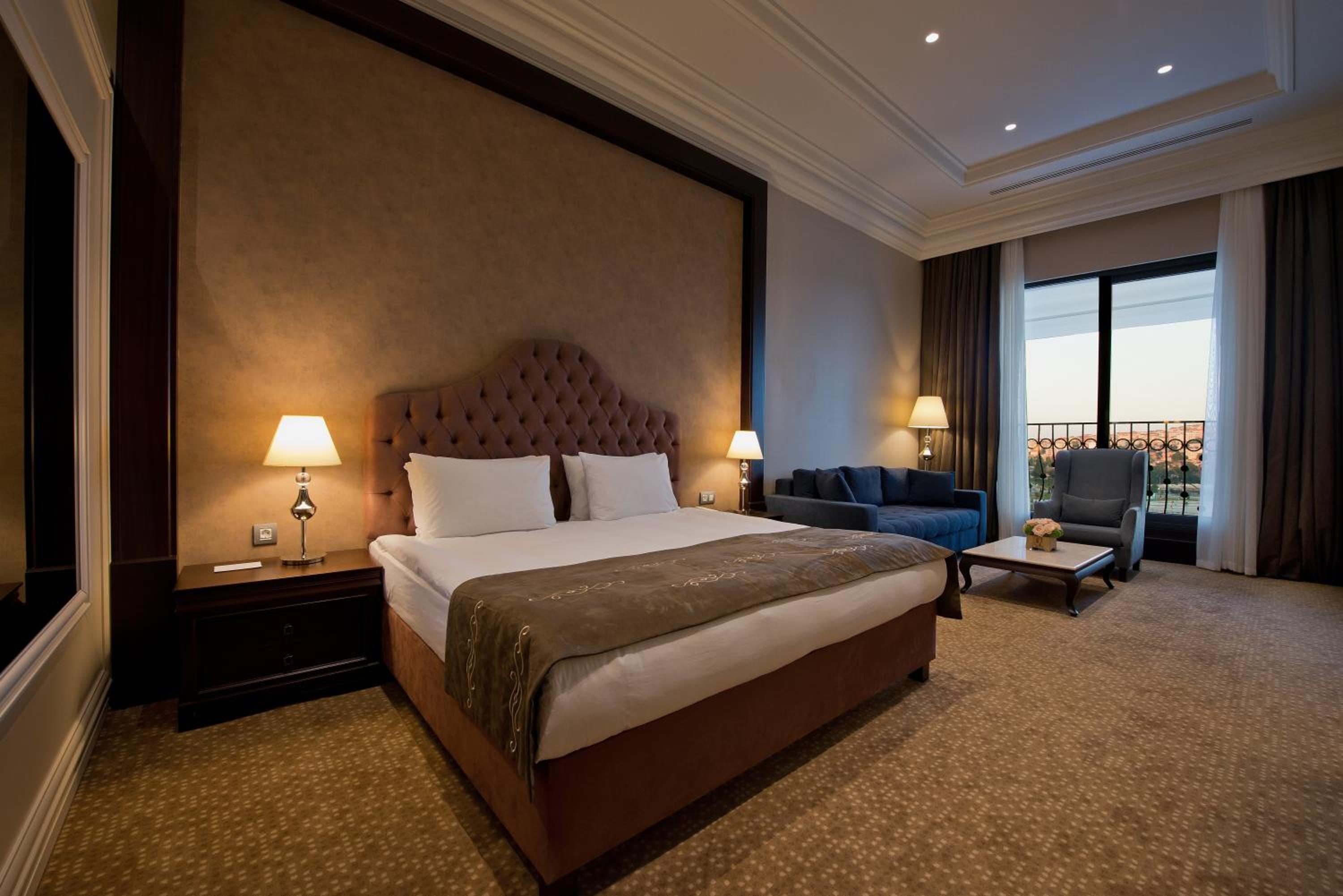 Deluxe, Suite, King Bed, Garden Access