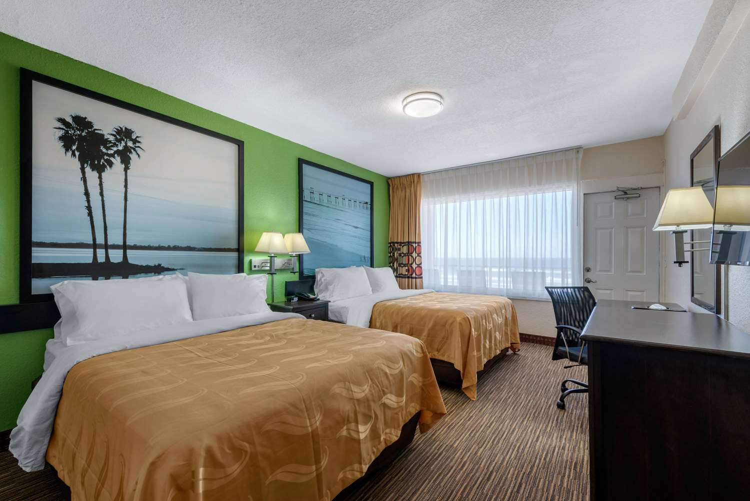 ROOM, 1 KING AND 2 QUEEN BEDS
