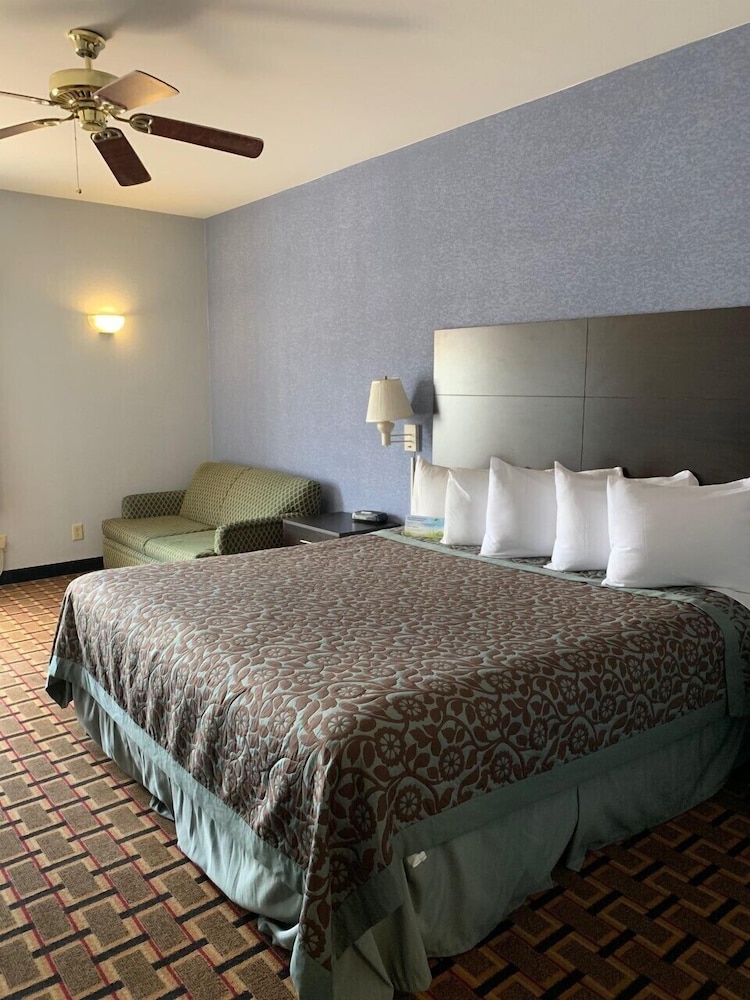 Days Inn by Wyndham Glen Allen/Richmond North 9/22