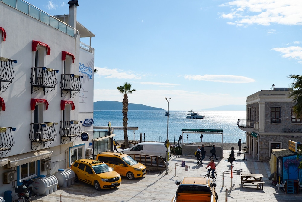 AKKAN LUXURY HOTEL 77/84